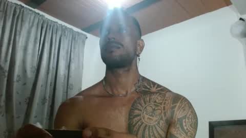 Snapshot of manolofitt chatting on 10.26.25 Manolo online show from 10.26.25