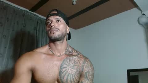 Snapshot of manolofitt chatting on 10.27.25 Manolo online show from 10.27.25