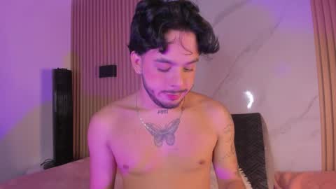 Snapshot of manu_lowe chatting on 11.30.25 MANUEL Dont forget your thumbs up online show from 11.30.25