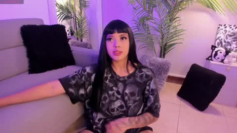 Snapshot of manu_velez_ chatting on 12.29.24 Manu Velez online show from 12.29.24