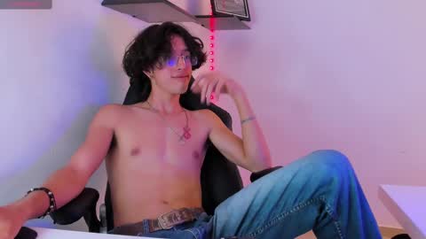 Manuel online show from 10.04.25