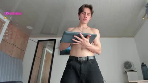 Snapshot of manucute_23_ chatting on 12.13.24 manucute 23 online show from 12.13.24