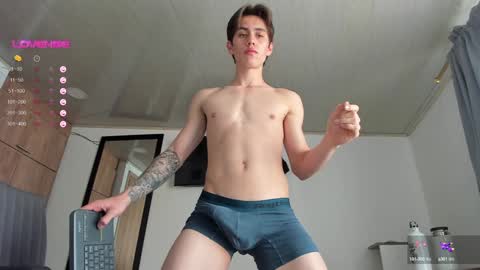 Snapshot of manucute_23_ chatting on 12.17.24 manucute 23 online show from 12.17.24