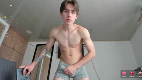 Snapshot of manucute_23_ chatting on 12.18.24 manucute 23 online show from 12.18.24