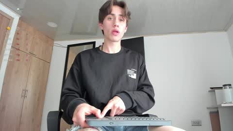 Snapshot of manucute_23_ chatting on 01.02.25 manucute 23 online show from 01.02.25