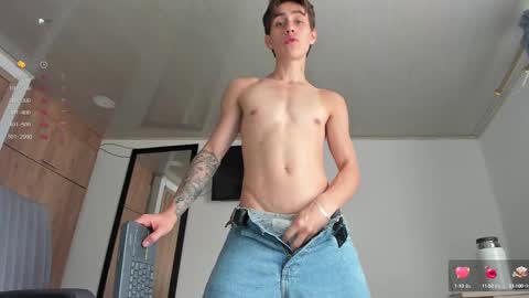 Snapshot of manucute_23_ chatting on 02.25.25 manucute 23 online show from 02.25.25