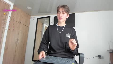 Snapshot of manucute_23_ chatting on 02.28.25 manucute 23 online show from 02.28.25