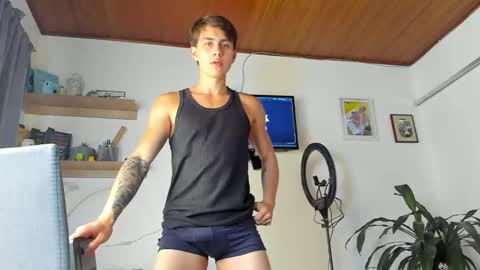 Snapshot of manucute_23_ chatting on 10.28.25 manucute 23 online show from 10.28.25