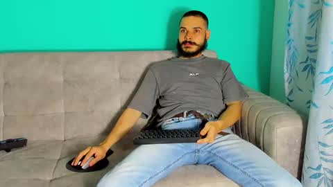 Snapshot of manuel_colt chatting on 10.18.25 manuel_colt online show from 10.18.25