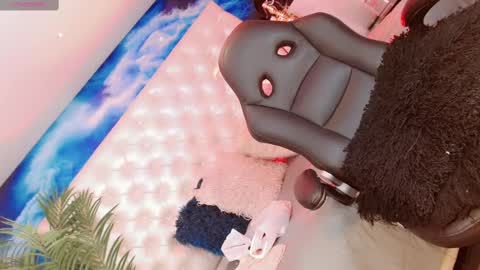 Manuela Kingsley online show from 03.04.25