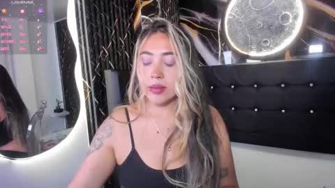 Snapshot of manuelaveelez chatting on 10.08.25 Manuela  online show from 10.08.25