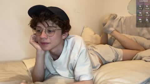 Snapshot of maplefroggy chatting on 03.11.25 Maple online show from 03.11.25