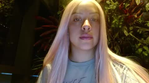 Snapshot of mar_gh chatting on 04.12.26 online show from 04.12.26