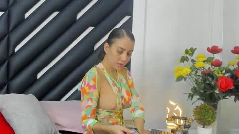 Snapshot of mara_lore chatting on 10.06.25 Mara  online show from 10.06.25