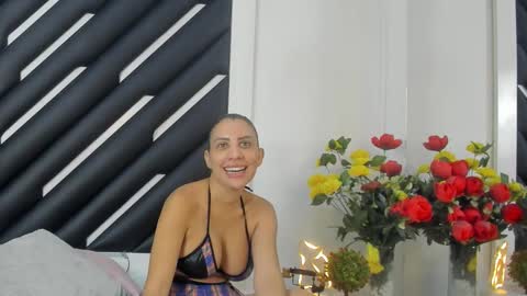 Snapshot of mara_lore chatting on 10.12.25 Mara  online show from 10.12.25