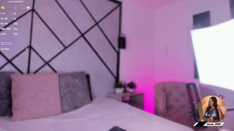 Snapshot of mara_martinez chatting on 09.25.25 online show from 09.25.25