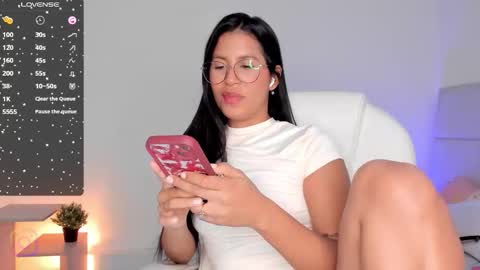 Snapshot of maragirl chatting on 09.28.25 Mara online show from 09.28.25