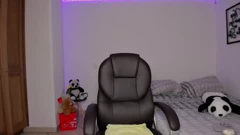 Snapshot of maragirl chatting on 10.19.25 Mara online show from 10.19.25