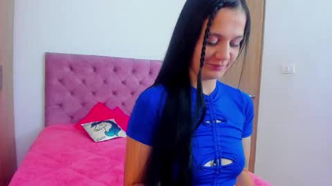 Mara hanson  online show from 09.18.25