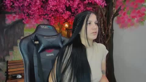 Mara Hanson online show from 12.15.25