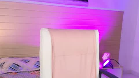 Hi im Mara  online show from 04.18.26