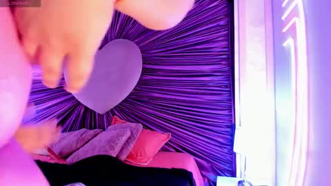 Snapshot of maralinette22 chatting on 10.10.25 maralinette22 online show from 10.10.25