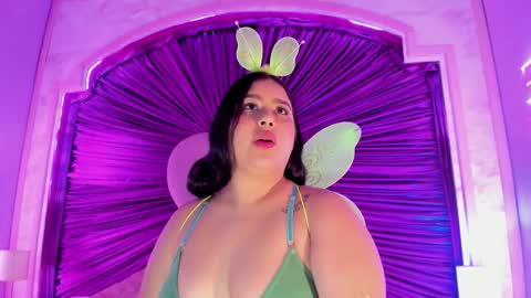 Snapshot of maralinette22 chatting on 10.29.25 maralinette22 online show from 10.29.25