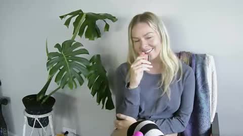 Snapshot of marasecrets chatting on 05.20.26 marasecrets online show from 05.20.26