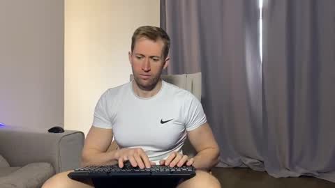 Snapshot of marc105100 chatting on 04.24.26 alex marvelxx online show from 04.24.26