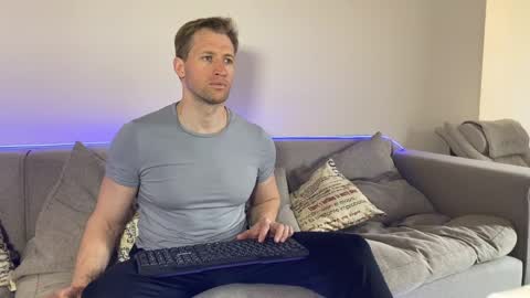 Snapshot of marc105100 chatting on 04.29.26 alex marvelxx online show from 04.29.26