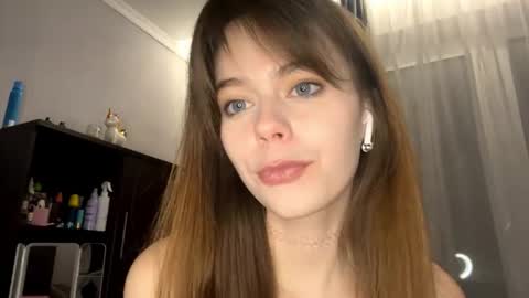 Snapshot of marciecommon chatting on 09.16.25 Alisa online show from 09.16.25