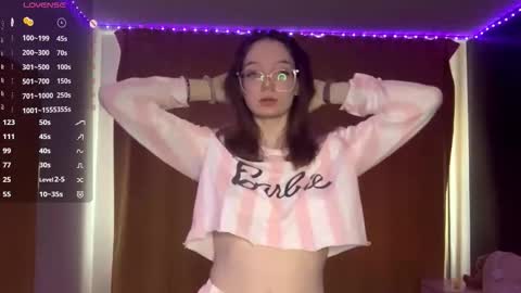 Snapshot of marciecommon chatting on 11.01.25 Alisa online show from 11.01.25