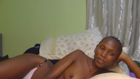 Snapshot of marclyne_cy chatting on 10.11.25 marclyne_cy online show from 10.11.25