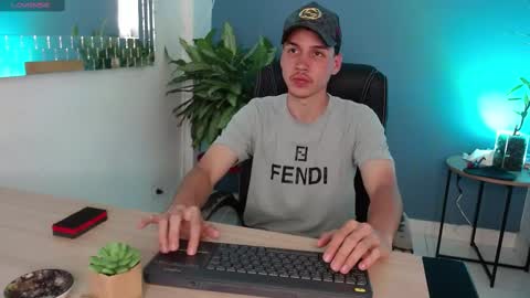 Snapshot of marcus_hanks chatting on 03.01.25 Marcus Hanks online show from 03.01.25