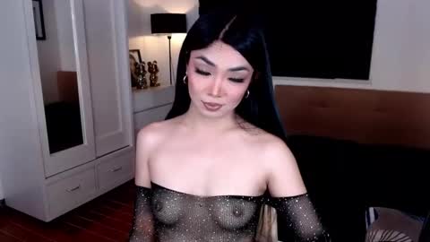 Snapshot of margawilliams chatting on 11.30.25 Marga Williams online show from 11.30.25