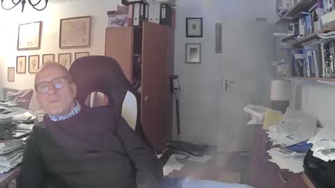 Snapshot of marginalie chatting on 03.05.25 marginalie online show from 03.05.25