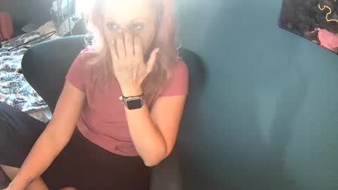 Snapshot of margolane chatting on 09.16.25 Elle online show from 09.16.25