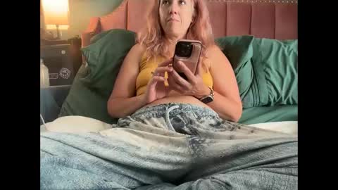 Snapshot of margolane chatting on 09.28.25 Elle online show from 09.28.25