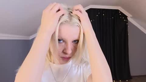 Snapshot of mari_clay chatting on 02.27.26 Milena online show from 02.27.26