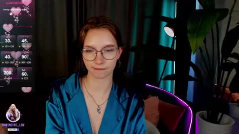 Snapshot of mari_nett chatting on 02.26.25 mari_nett online show from 02.26.25