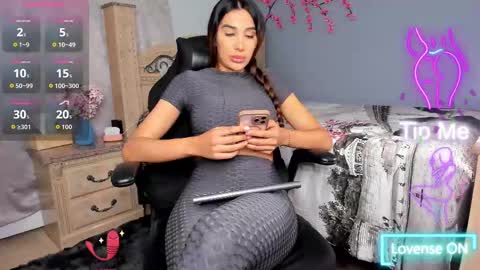 Snapshot of mariaangel_99 chatting on 09.10.25 maria angel online show from 09.10.25