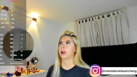 Snapshot of mariadanielasanchez chatting on 10.15.25 mariadanielasanchez online show from 10.15.25