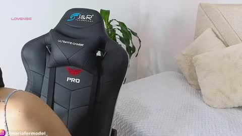 Snapshot of mariafer05 chatting on 12.29.24 Maria Fer online show from 12.29.24