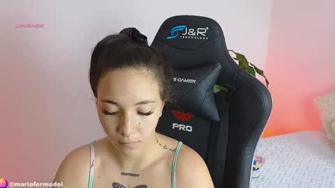 Snapshot of mariafer05 chatting on 12.30.24 Maria Fer online show from 12.30.24