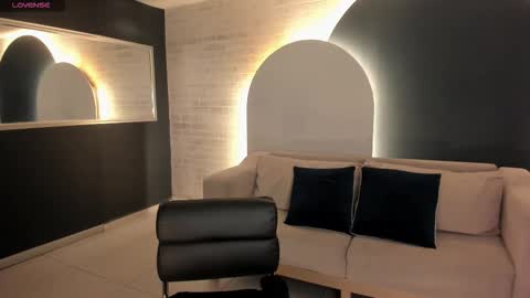 MARIA HERRERA  online show from 11.21.25