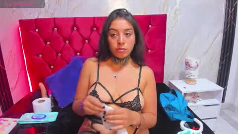 Snapshot of mariam_schubert chatting on 10.19.25 mariam_schubert online show from 10.19.25