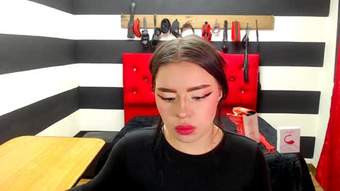 Snapshot of marian_ran_ chatting on 12.12.24 Marian online show from 12.12.24