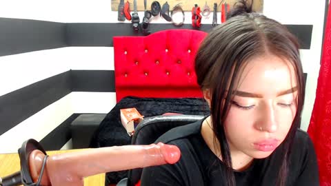 Snapshot of marian_ran_ chatting on 12.12.24 Marian online show from 12.12.24