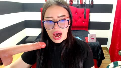 Snapshot of marian_ran_ chatting on 12.14.24 Marian online show from 12.14.24