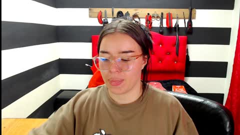 Snapshot of marian_ran_ chatting on 12.27.24 Marian online show from 12.27.24